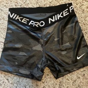 Nike Pros dri-fit women’s xs